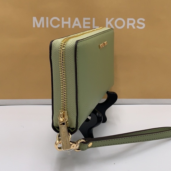 MICHAEL KORS Leather Continental Wristlet Phone Case Wallet Light Sage NWT - Picture 7 of 13